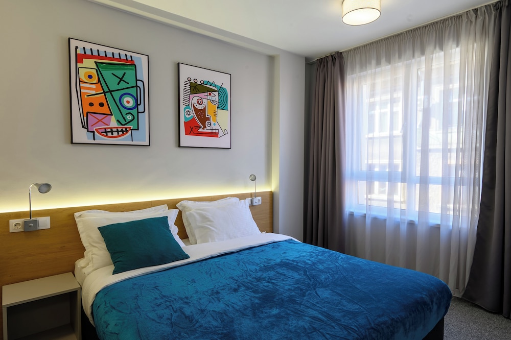 Classic Double Room, City View