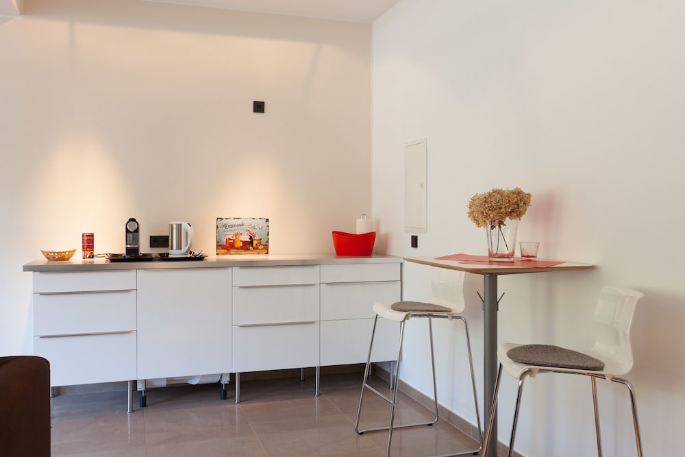 Suite, River View - Photo 9