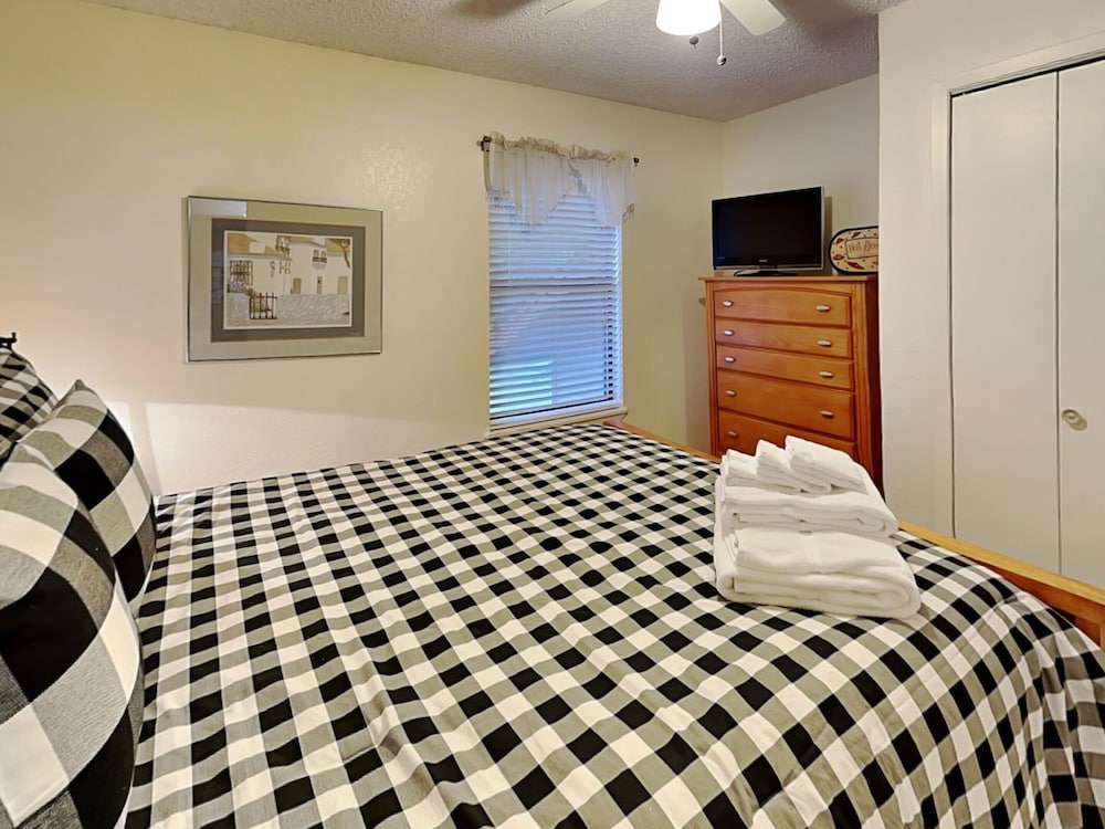 Condo, Multiple Beds, Balcony (#A2 - Pets) photo 2