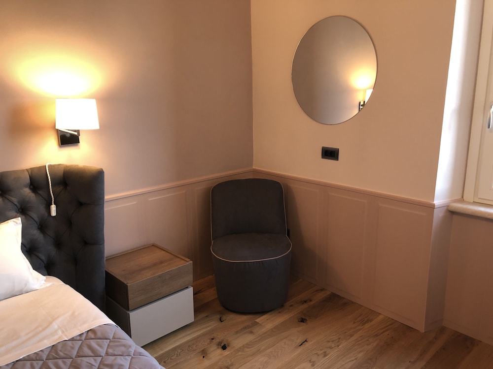 Romantic Double Room, 1 King Bed, Non Smoking, Valley View photo 3