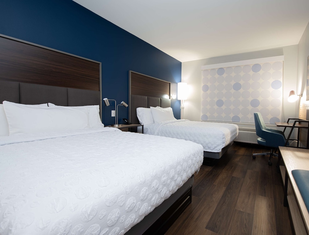 Room, 2 Queen Beds photo 2