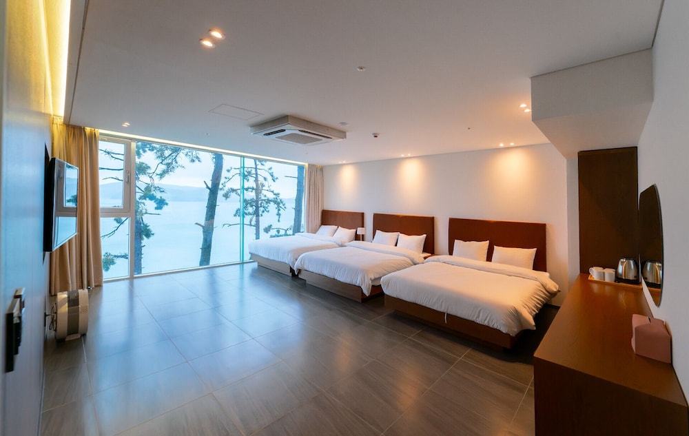 Club Hotel B
