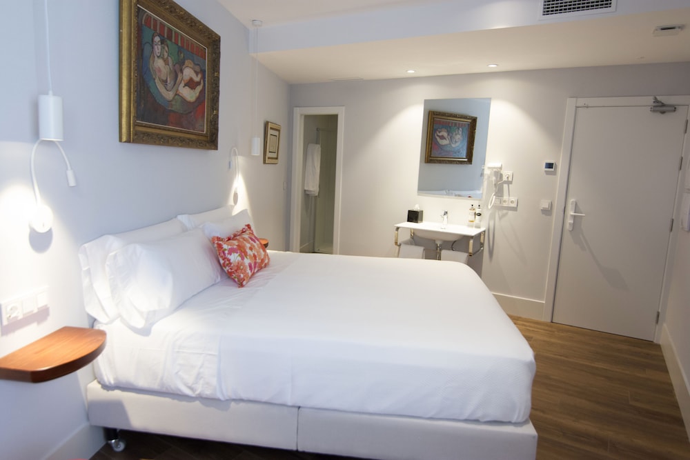 Double or Twin Room - Photo 35