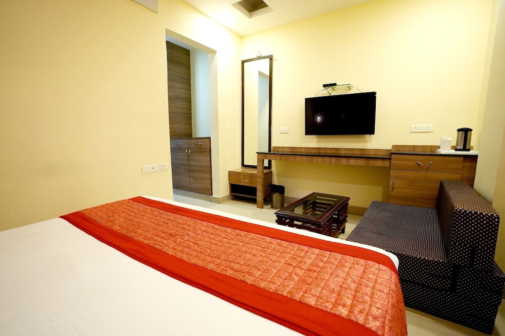 Deluxe Room - Photo 8