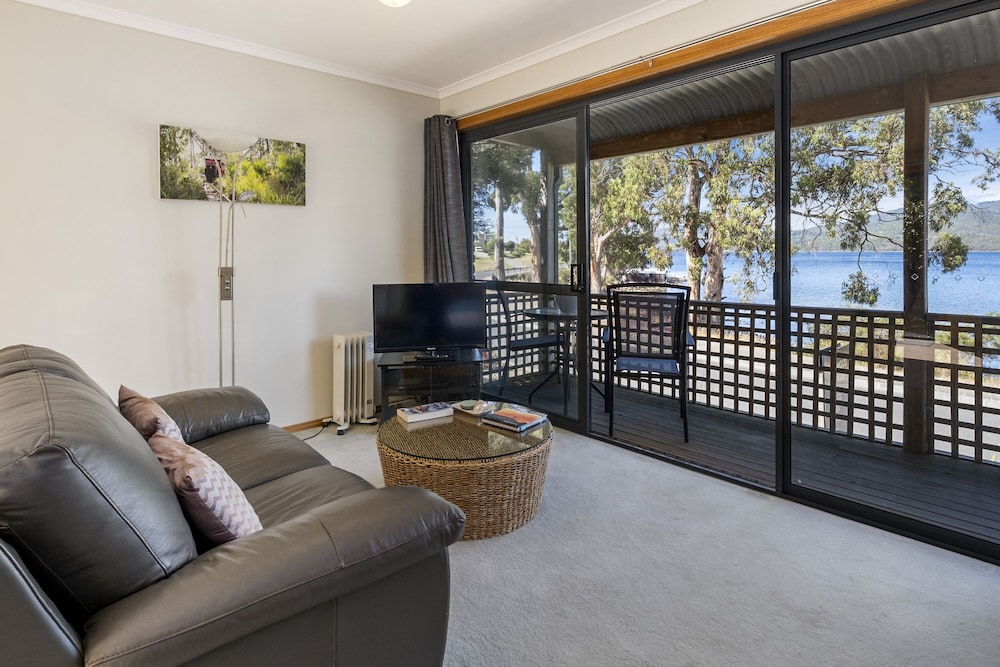 Luxury Cabin, 1 Queen Bed, Bay View, Oceanfront photo 2