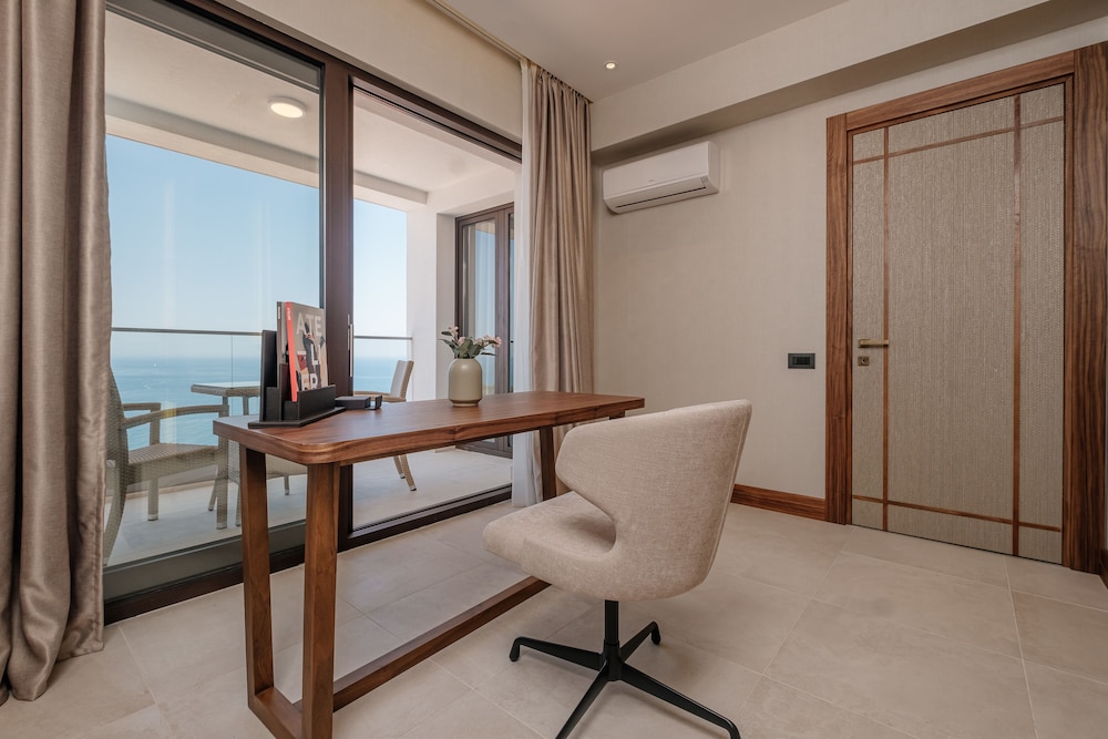 Deluxe Suite - Photo 16
