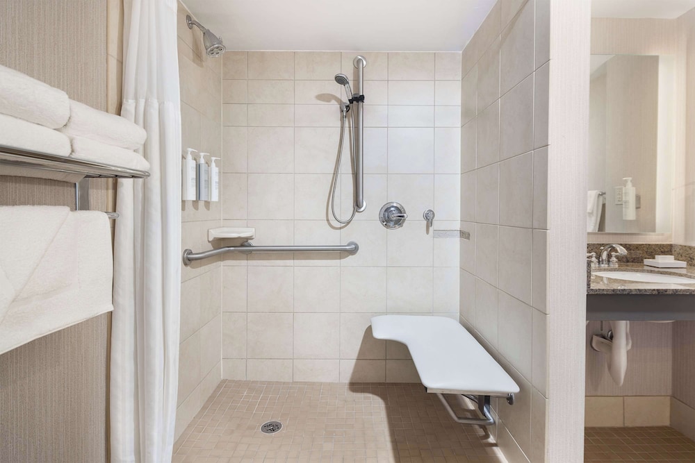 Room, Accessible - Photo 11