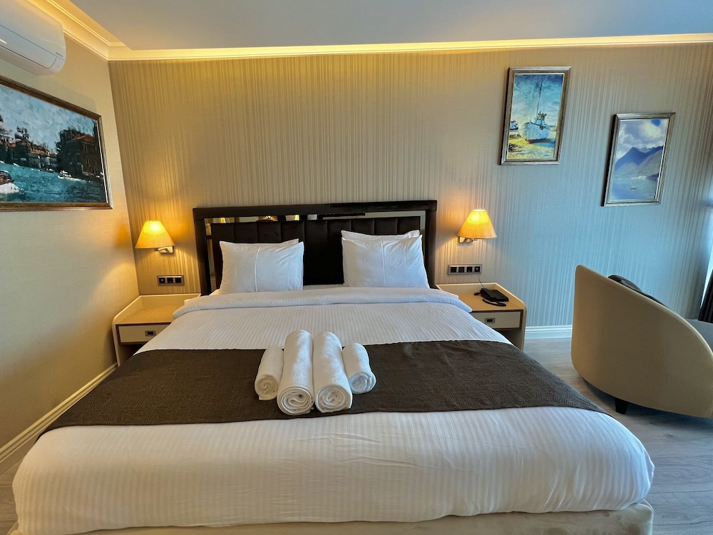 Deluxe Double Room - Photo 9