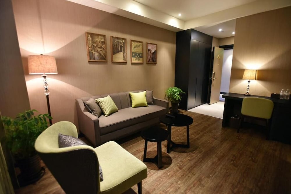 Business Suite photo 1