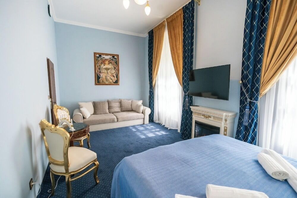 Deluxe Double Room, 1 Queen Bed with Sofa bed, Park View photo 1