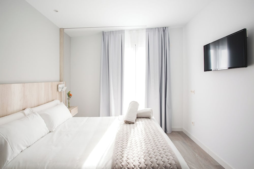 Standard Double Room, Balcony - Photo 3