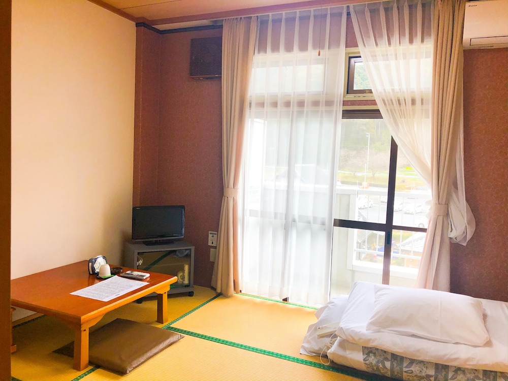 Japanese Style Room, Smoking