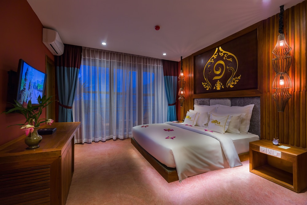 Luxury Suite, Bathtub, Balcony with City View photo 2