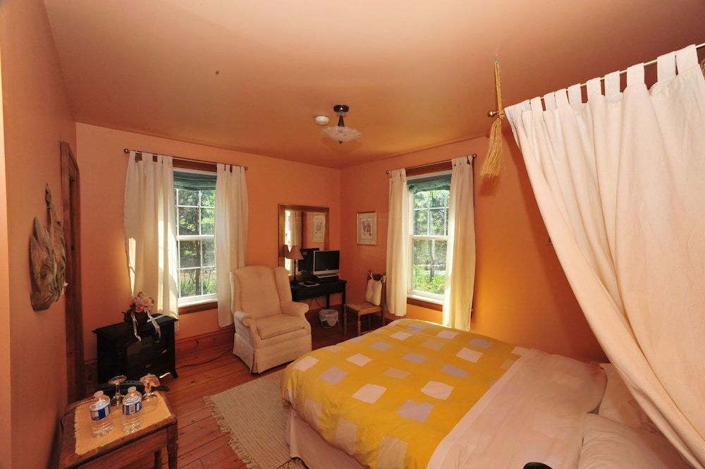 Standard Room, 1 Queen Bed photo 1