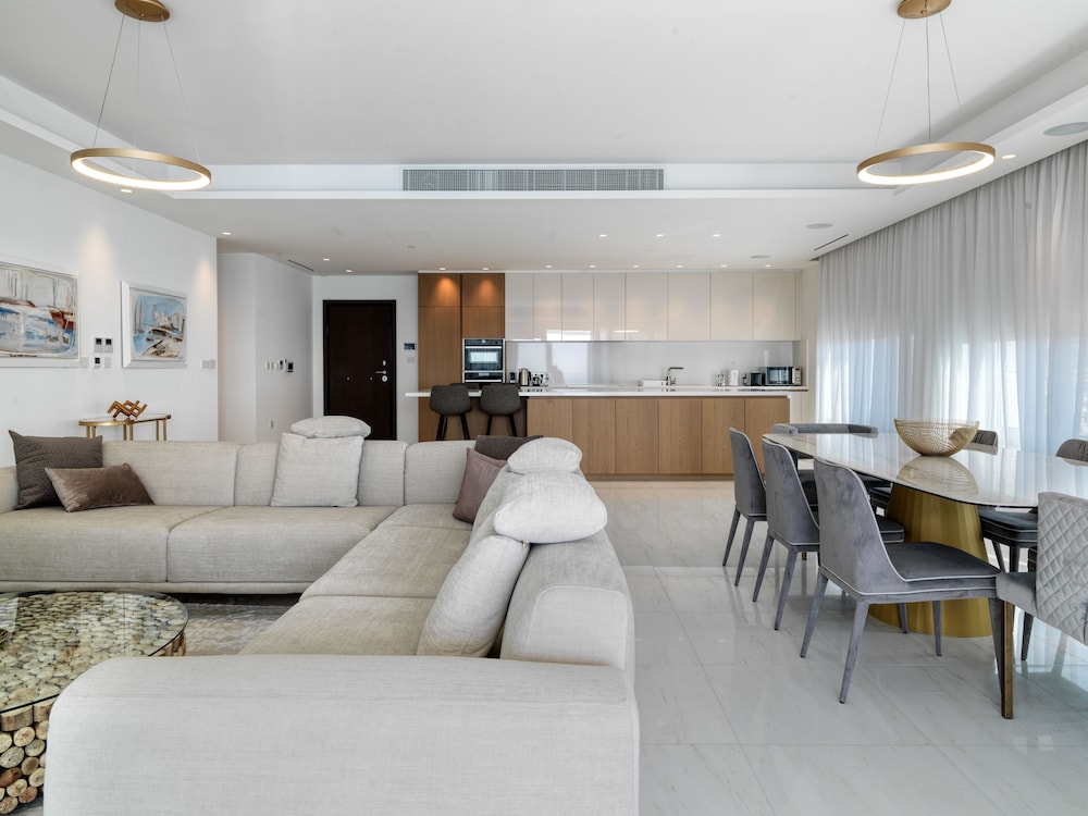 Luxury Apartment, 3 Bedrooms (9F) - Photo 12