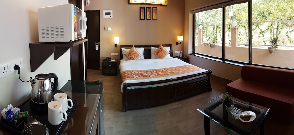 Luxury Room with Balcony photo 2