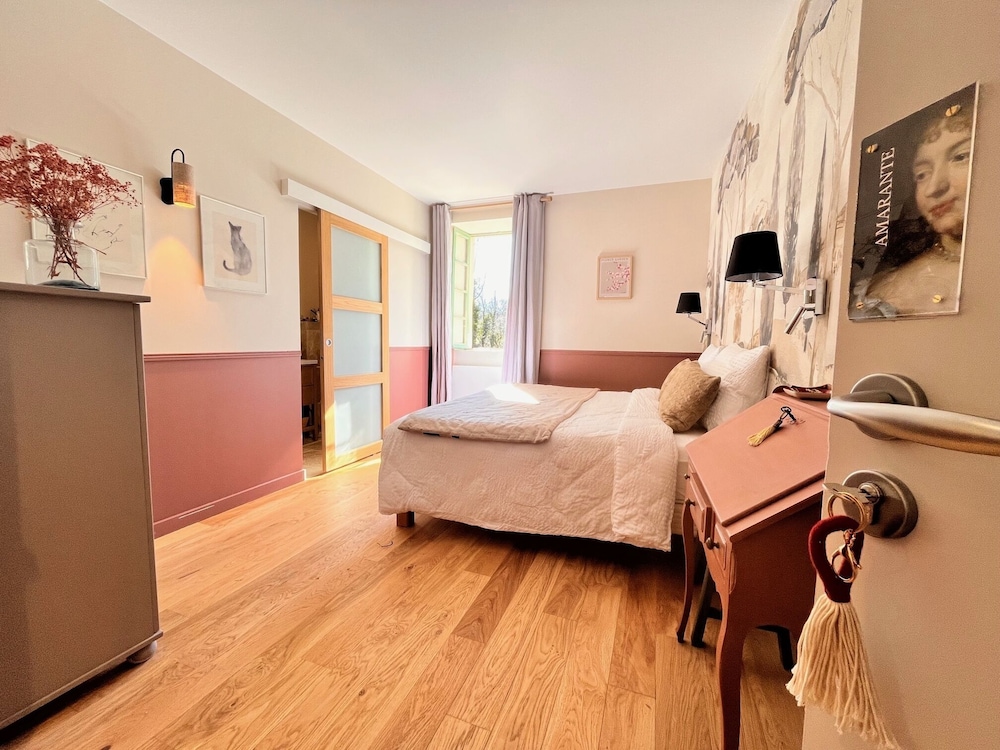 Double or Twin Room, Ensuite, Lake View photo 1
