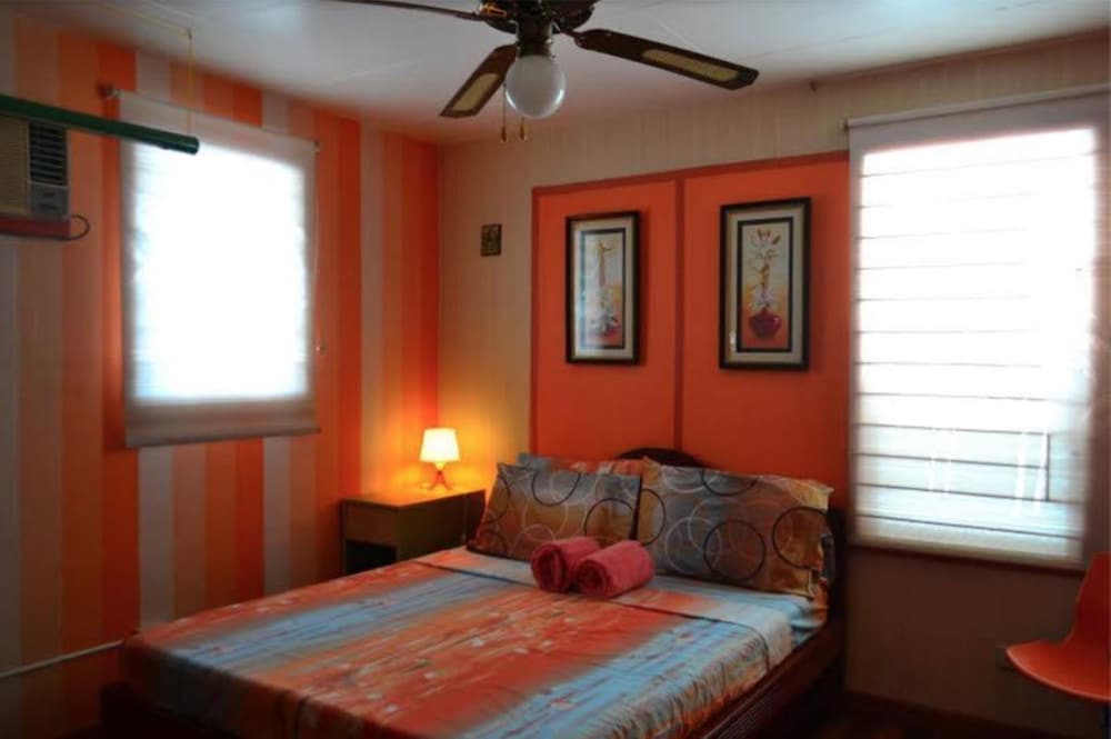 Orange Room photo 2