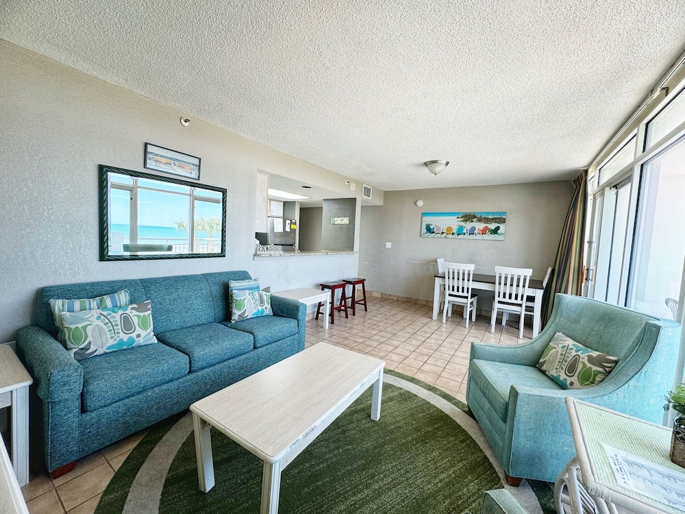 Classic Condo, 2 Bedrooms, Balcony, Oceanfront