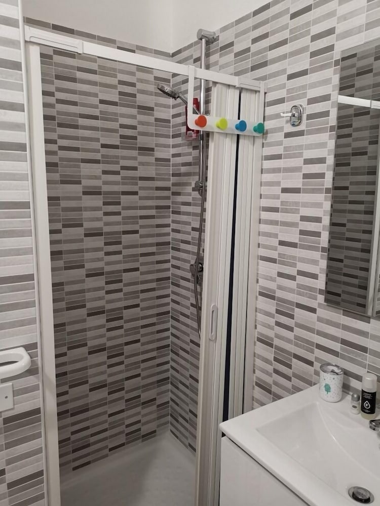 Family Quadruple Room, Private Bathroom photo 2