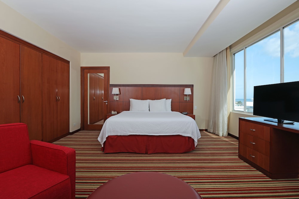 Executive Room, 1 King Bed with Sofa bed, City View - Photo 4