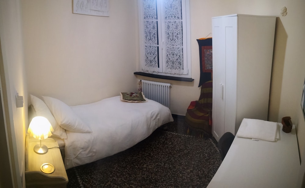 Single Room, Shared Bathroom photo 1