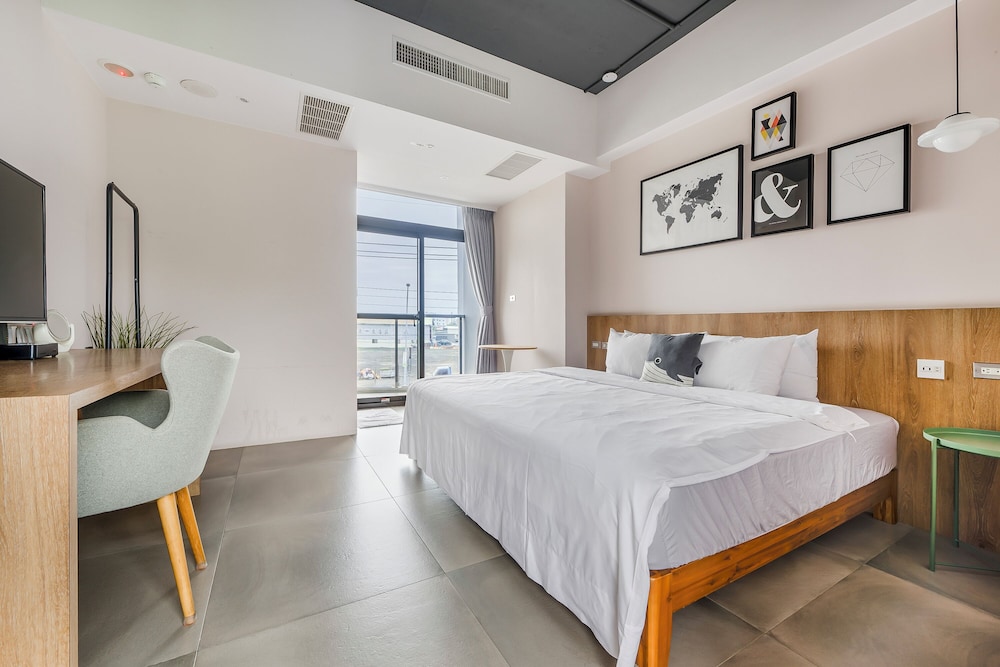 Basic Double Room, 1 King Bed, Ensuite, City View