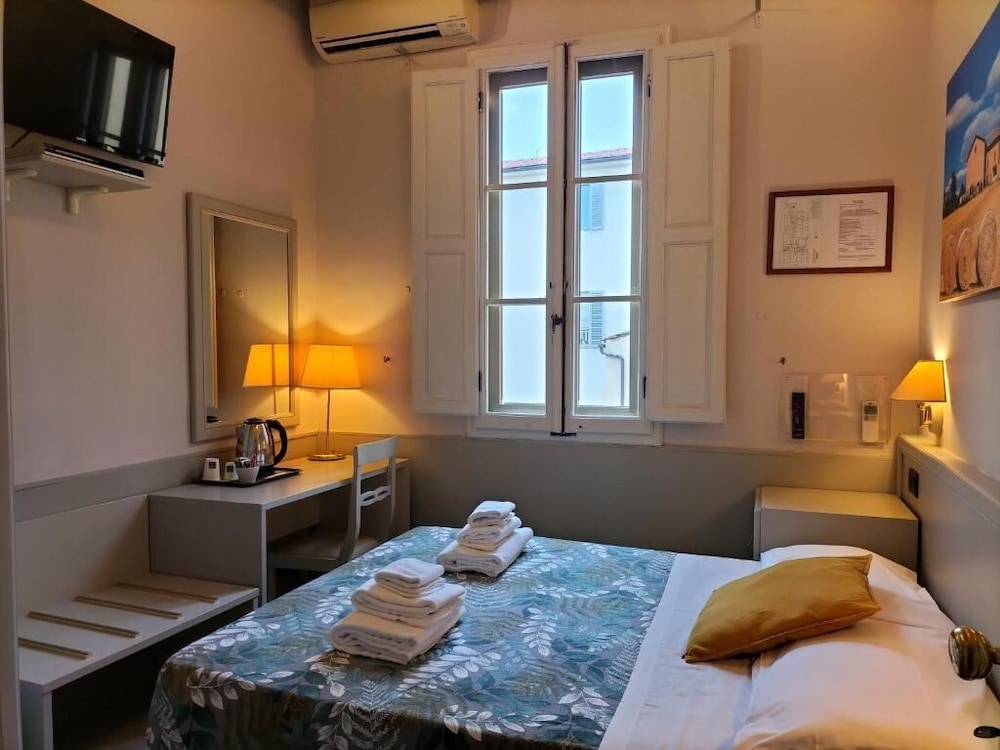 Basic Double Room photo 2