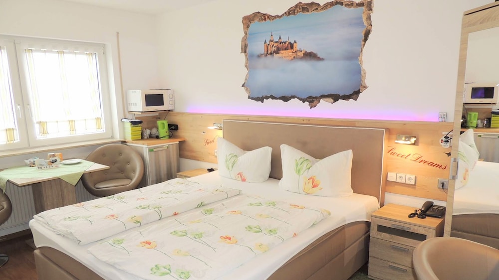 Standard Double Room, Refrigerator & Microwave photo 1