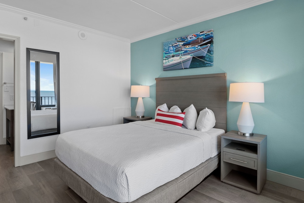 Schooner Oceanfront Deluxe Mini Suite - Photo 7