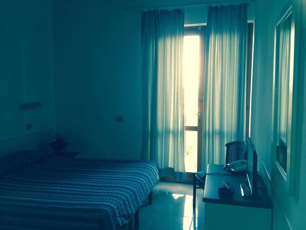 Economy Double Or Twin Room, Sea View photo 1
