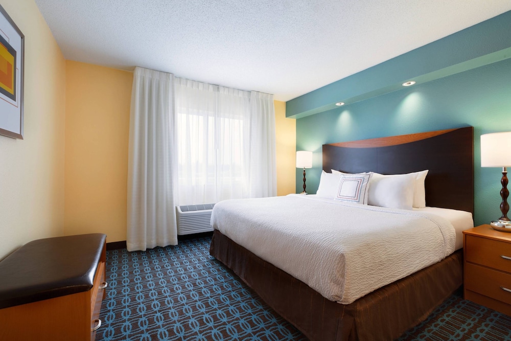 Executive Suite, 1 King Bed With Sofa Bed - Photo 3