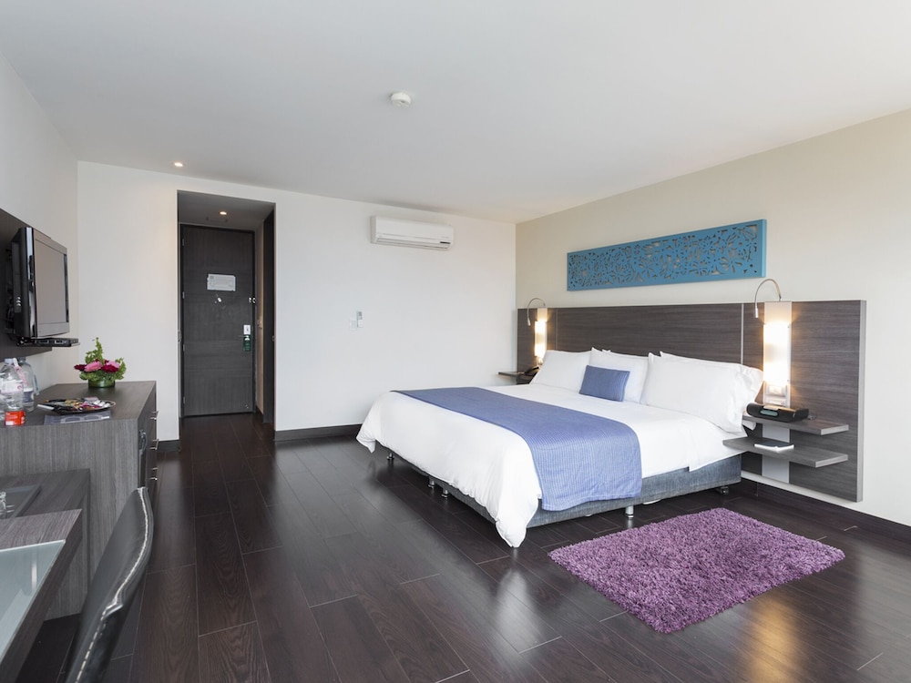 Standard Room, 1 King Bed photo 1