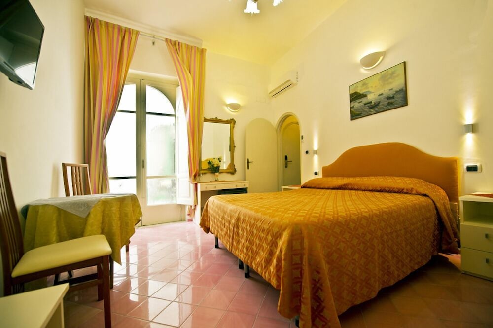 Quadruple Room - Photo 1