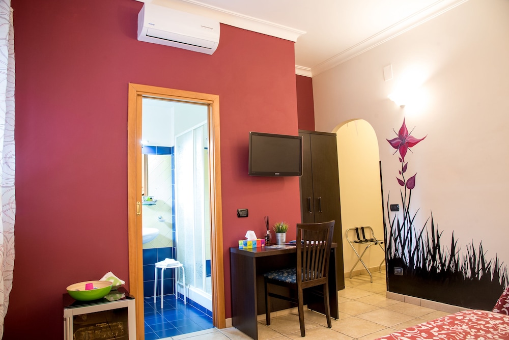 Triple Room, 1 Bedroom photo 2