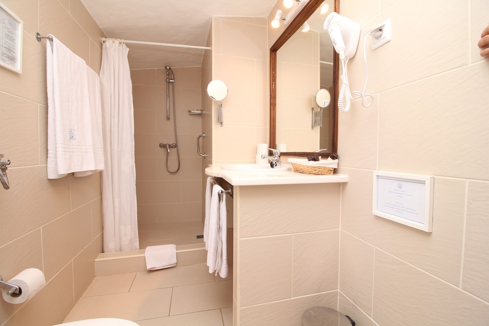 Twin Room - Photo 3