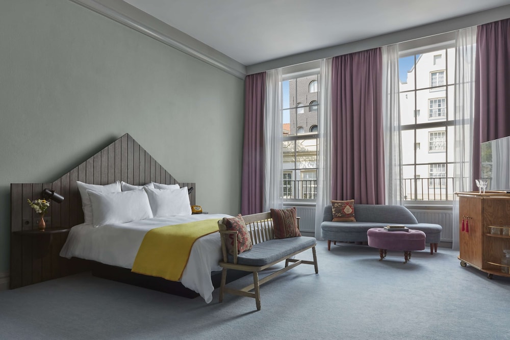 Deluxe Double Room, 1 King Bed (Generous)