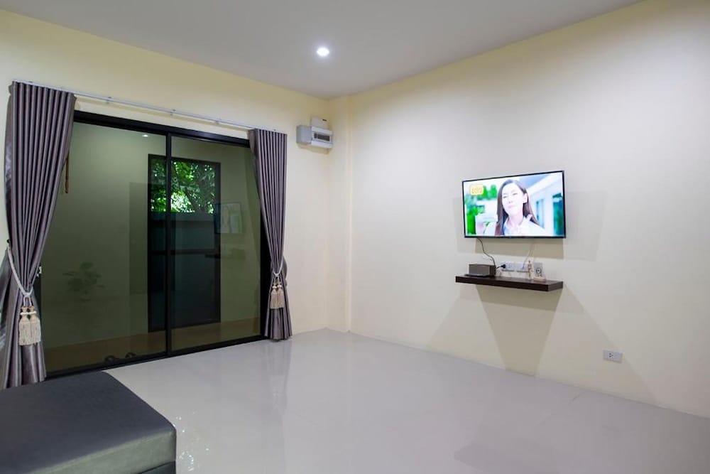 Family Room - Photo 27