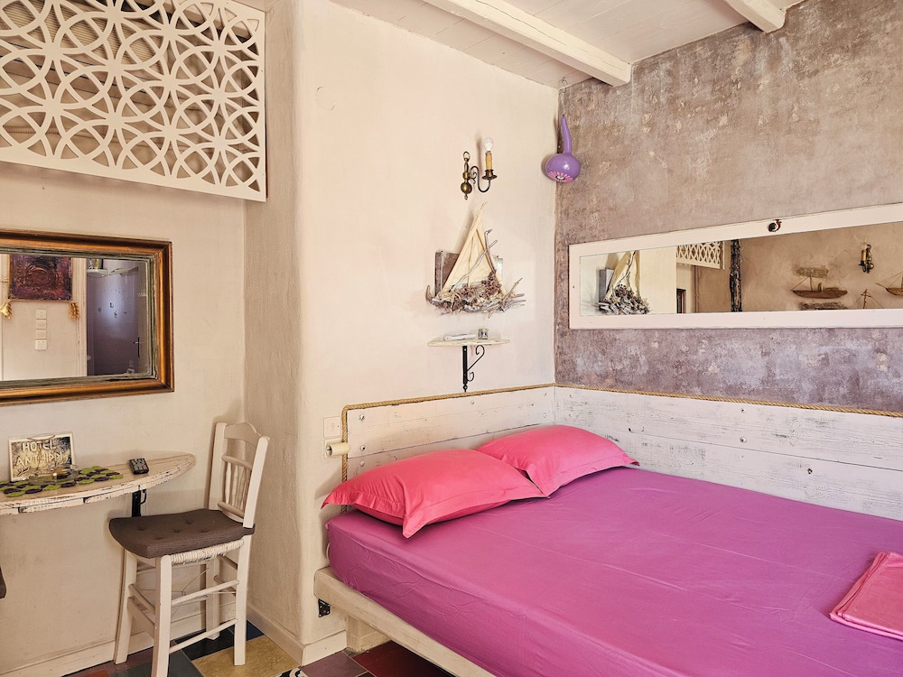 Double Room - Photo 10