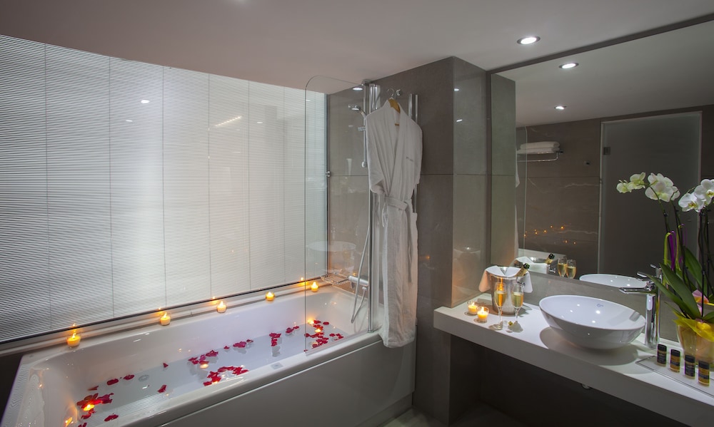 Honeymoon Suite, 1 Bedroom, Terrace, Ocean View photo 3