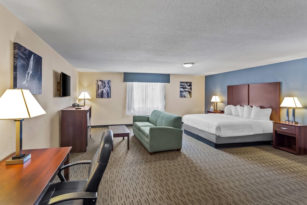 Suite, 1 King Bed with Sofa bed, Non Smoking - Photo 1