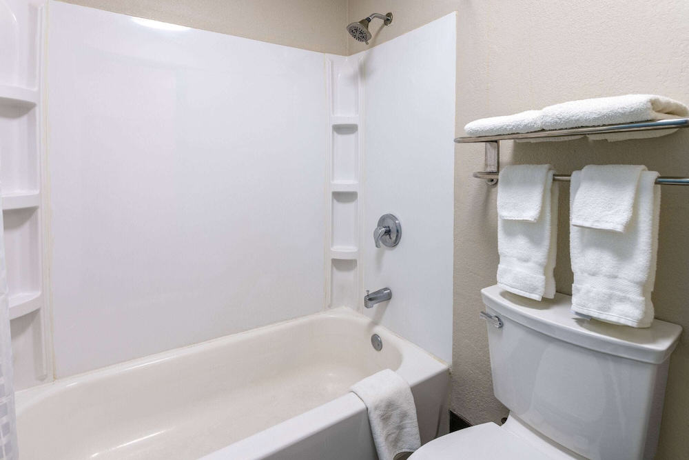 Room, 2 Queen Beds, Accessible, Non Smoking (Mobility, Walk in Shower) - Photo 7