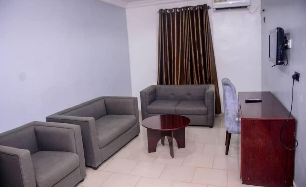 Family Room, Balcony, City View photo 2