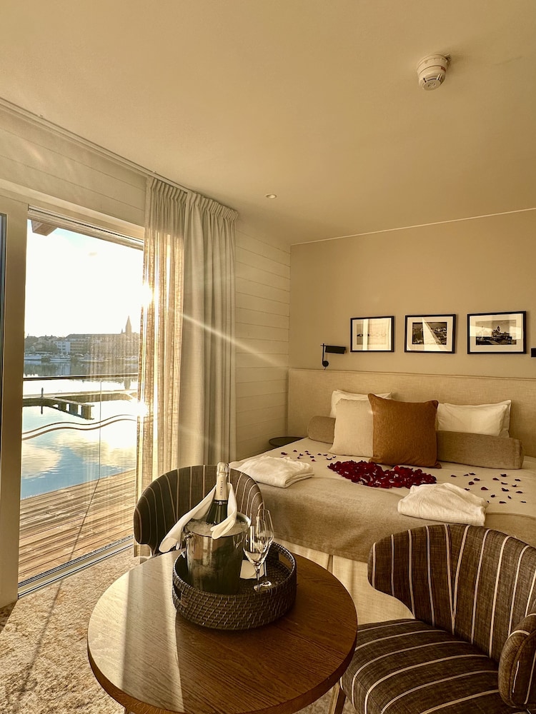 Double Or Twin Room, 2 Twin Beds, Pool Access, Ocean View photo 2