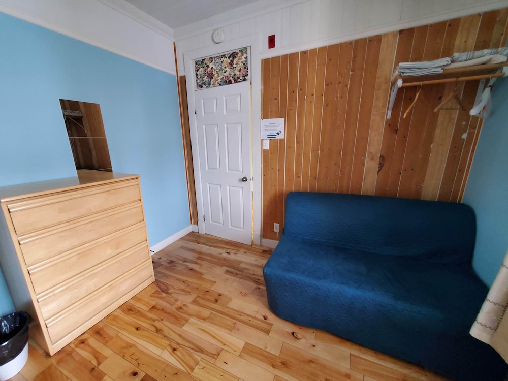 Family Quadruple Room, Multiple Beds, Shared Bathroom photo 2