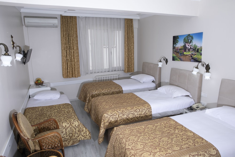 Standard Triple Room, 3 Twin Beds photo 1