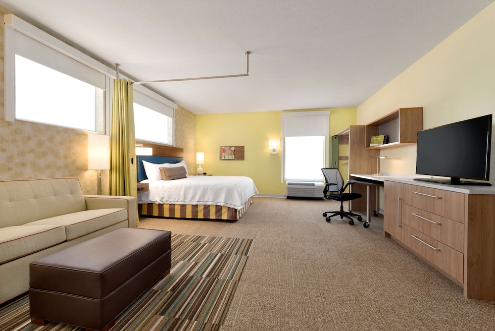 Studio, 1 King Bed, Accessible, Bathtub (Mobility/Hearing) photo 2