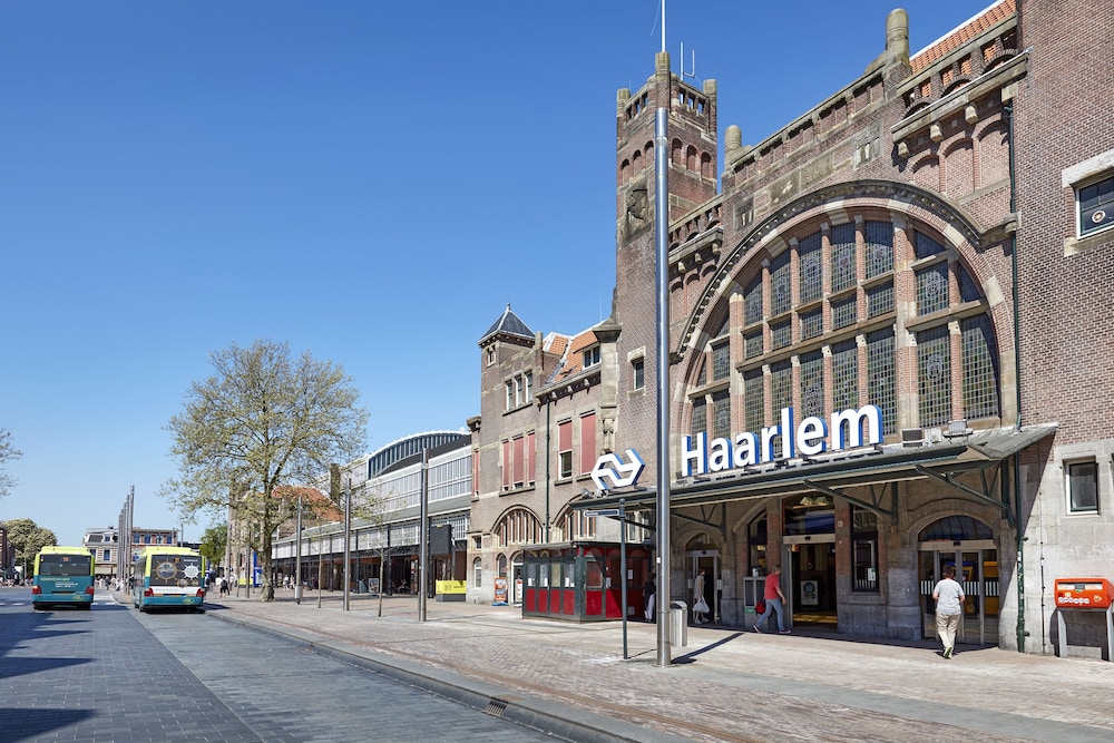 Family Room - Photo 5
