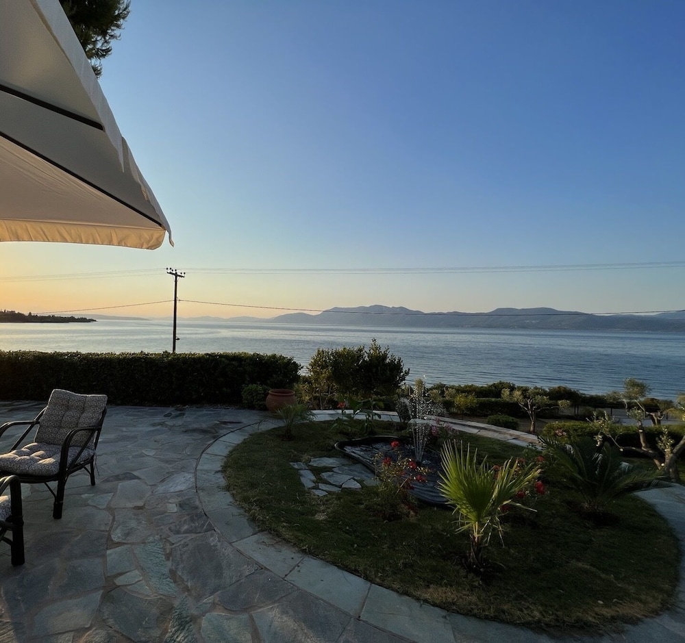 Villa photo 2