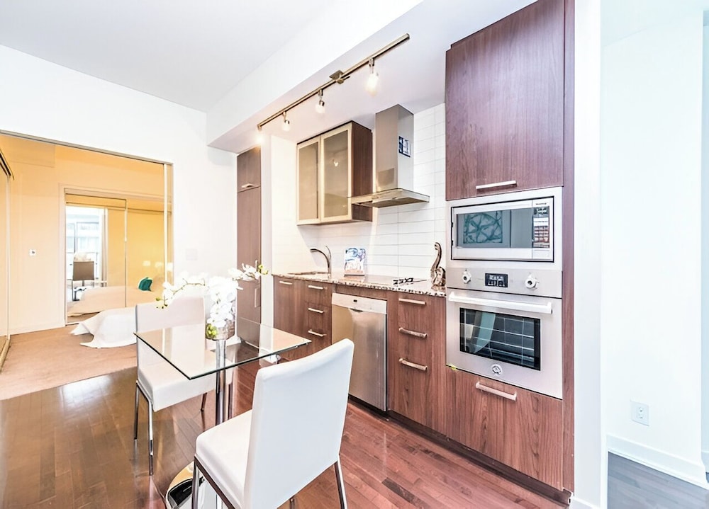 Deluxe Suite, 3 Bedrooms, 2 Bathrooms, City View thumbnail 5